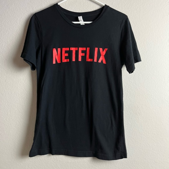 NETFLIX LOGO BLACK AND RED BLACK SPELL OUT GRAPHIC TSHIRT SIZE SMALL PREOWNED - Picture 1 of 4